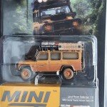 MODELO ESCALA 1/64  Land Rover Defender 110 1989 Camel Trophy Winner
