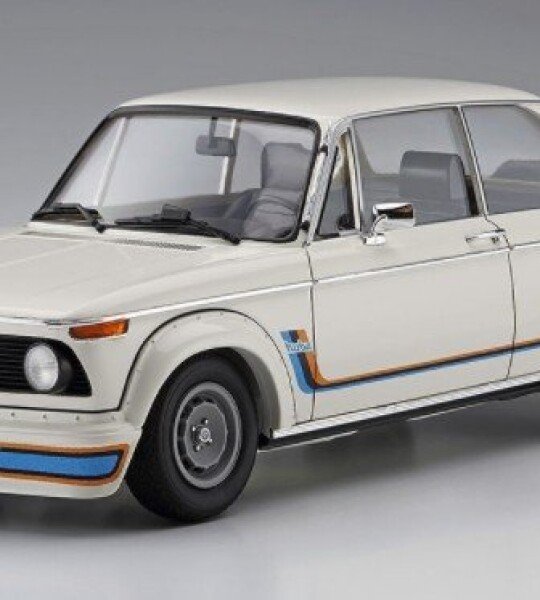 MODELO PARA ARMAR A ESCALA 1/24 BMW 2002 TURBO