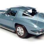 MODELO ESCALA 1/18 1967 Chevrolet Corvette Hardtop in Elkhart Blue DE AMERICAN MUSCLE