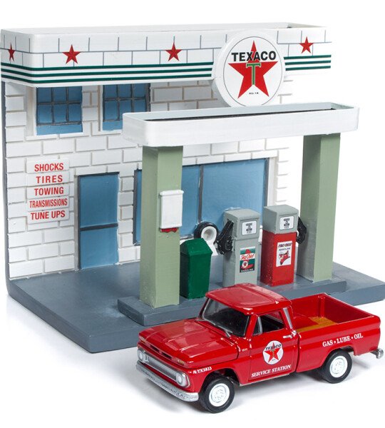 MODELO A ESCALA 1:64 Diorama - Resin Texaco Station with Diecast 1965 Chevrolet Pickup - Limited Edition - gasolinera