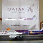 MODELO A ESCALA 1/200 BOEING 777-300ER QATAR AIRWAYS BARCELONA FC CON LICENCIA DE FABRICA