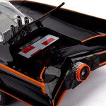 MODELO ESCALA 1:18 Metals - Hollywood Rides - Classic TV Series Batmobile with Working Lights