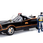 MODELO ESCALA 1:18 Metals - Hollywood Rides - Classic TV Series Batmobile with Working Lights