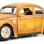 MODELO ESCALA 1:24  - Transformers Bumblebee - 1971 Volkswagen Beetle Bumblebee & Charlie