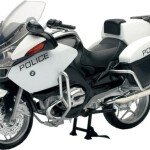 MOTO ESCALA  1:12 Motorcycle BMW R1200 RT-P.U.S Police (white)