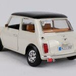 MODELO ESCALA 1/18 1969 Mini Cooper in Beige