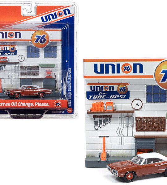MODELO ESCALA 1:64 Diorama 2019 Release 2 – Union 76 with 1970 Dodge Coronet Superbee - GASOLINERA