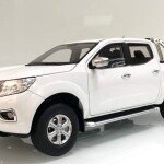 MODELO ESCALA 1/18 Dealer Edition Nissan Frontier, Navara Pickup Truck (White) Diecast Car Model