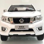 MODELO ESCALA 1/18 Dealer Edition Nissan Frontier, Navara Pickup Truck (White) Diecast Car Model