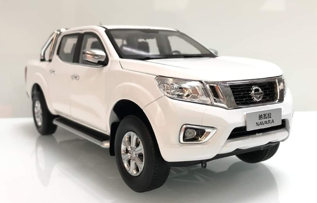 MODELO ESCALA 1/18 Dealer Edition Nissan Frontier, Navara Pickup Truck (White) Diecast Car Model