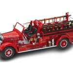 MODELO ESCALA 1/24 1935 Mack Type 75BX Fire Engine Truck Red with Accessories Diecast Model - CAMION BOMBERO