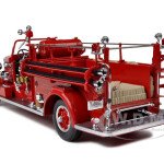 MODELO ESCALA 1/24 1935 Mack Type 75BX Fire Engine Truck Red with Accessories Diecast Model - CAMION BOMBERO