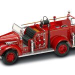 MODELO ESCALA 1/24 1941 GMC Fire Engine Red with Accessories Diecast Model Car - CAMION BOMBERO
