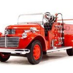 MODELO ESCALA 1/24 1941 GMC Fire Engine Red with Accessories Diecast Model Car - CAMION BOMBERO