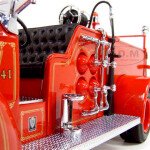 MODELO ESCALA 1/24 1941 GMC Fire Engine Red with Accessories Diecast Model Car - CAMION BOMBERO