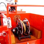 MODELO ESCALA 1/24 1941 GMC Fire Engine Red with Accessories Diecast Model Car - CAMION BOMBERO