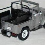 MODELO ESCALA 1:24 Toyota FJ40 LAND CRUISER (Silver) – Platinum Collection