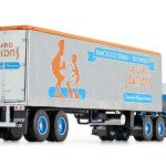 TRAILER COMPLETO ESCALA 1/50 Freightliner REFRIGERADO CLASICO CON LICENCIA DE FABRICA