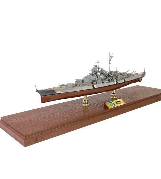 BARCO ACORAZADO A ESCALA 1/700 Bismarck, Full hull version Battle of the Denmark Strait, May 1941 GERMANY - FORCES VALOR