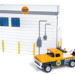 MODELO ESCALA 1/64 DIORAMA DE GASOLINERA GULF OIL COMPANY CON PICKUP
