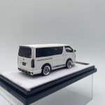 MODELO ESCALA 1/64 Tarmacworks Toyota Hiace Limited Edition - MICROBUS