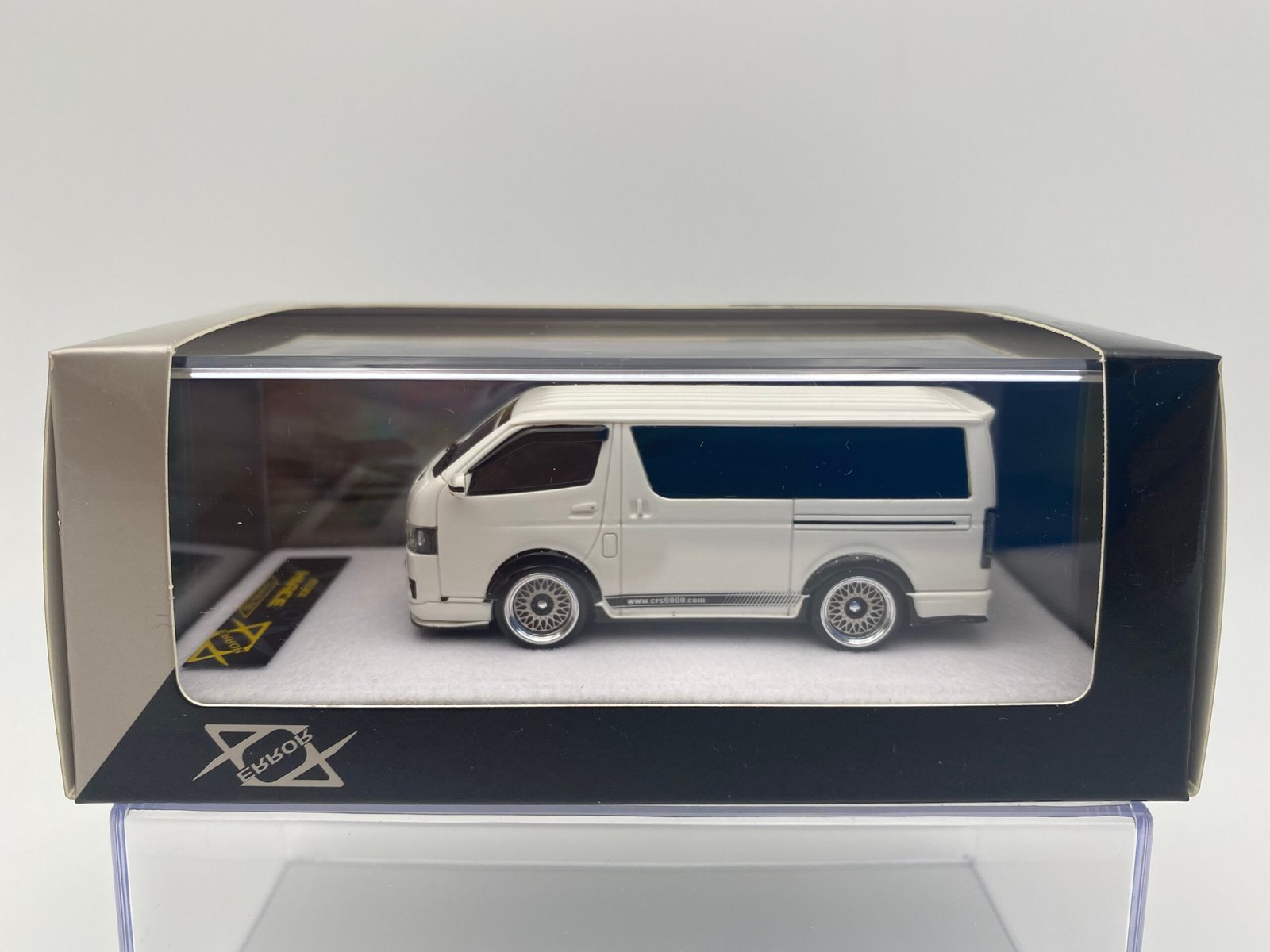 MODELO ESCALA 1/64 Tarmacworks Toyota Hiace Limited Edition - MICROBUS