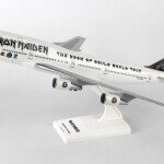 AVION A ESCALA 1/200 IRON MAIDEN 747-400 W/GEAR ED FORCE ONE