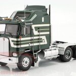 MODELO ESCALA 1/18 Kenworth K100 Aerodyne SZM 1976 dark green metallic Road Kings -CABEZAL