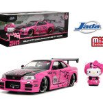 MODELO ESCALA 1:24 2002 Nissan Skyline GT-R (BRN34) New Black Wheels With Hello Kitty Figure LTD – Hello Kitty – Hollywood Rides – MiJo Exclusives