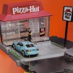 DIORAMA Matchbox 1:64 Action Drivers Assortment Bus Station With City Bus & Pizza Hut