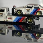 MODELO ESCALA 1:64 Maisto Flatbed With 1988 BMW M3 E30 – Design Elite Transport = GRUA Y AUTO