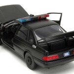MODELO ESCALA Jada 1:24 RoboCop & OCP Ford Taurus Detroit Police (Matte Black) – RoboCop 35th Anniversary