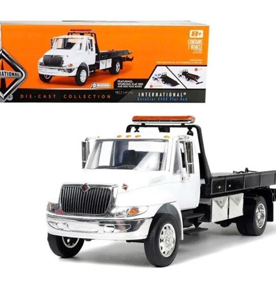 MODELO ESCALA 1:24 International Durastar 4400 Flat Bed (GRUA)