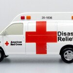 ICONIC REPLICAS ESCAL A1/64 American Red Cross Disaster Relief Unit - Chevrolet Ambulancia CRUZ ROJA