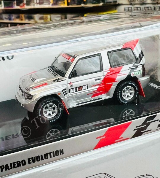 MODELO ESCALA 1:64 MITSUBISHI PAJERO EVOLUTION “RALLIART” Silver o White - INNO64 JAPAN