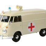 MODELO ESCALA 1/24 Volkswagen Type 2 (T1) Pickup in Red Y AMBULANCE TYPE 2(T1)