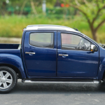 MODELO ESCALA 1/18 Dealer Edition Isuzu D-Max DMax J Truck (Blue) Diecast Car Model