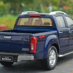 MODELO ESCALA 1/18 Dealer Edition Isuzu D-Max DMax J Truck (Blue) Diecast Car Model
