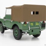 MODELO ESCALA 1/18 DE Land Rover 1949 Green with Brown Canopy 1/18 Diecast Model Car by Minichamps
