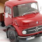 MODELO ESCALA 1/18Mercedes-Benz L911 Flatbed Truck with Cover ruby red Schuco - CAMION METALICO MADE IN GERMANY