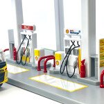CCA 1:64 Shell Gas Station Playset with Volvo Oil Tanker & Volvo Tow Truck (9.75″ L x 5.5″ W x 5.5″ H) - GASOLINERA