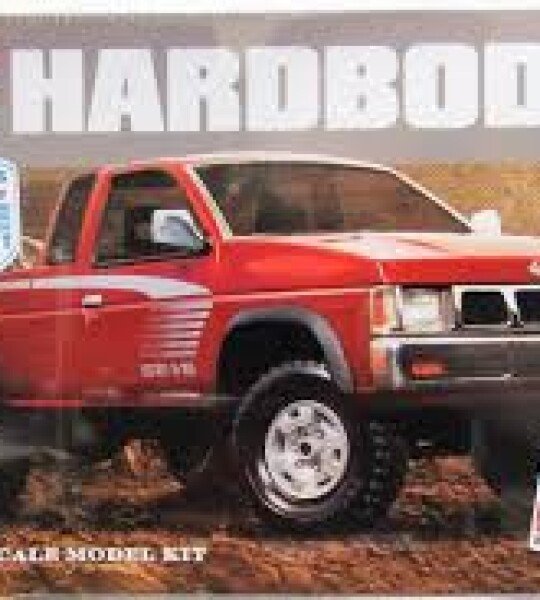 MODELO A ESCALA 1/20 DEL PICKUP NISSAN Hardbody 1973 KING CAB 4x4 SE-V6