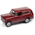 MODELO ESCALA 1:64 1979 International Scout II (Custom Maroon Metallic) Classic Gold 2021