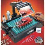 MESA DE TRABAJO TAMIYA  Japón con lupa especial con iluminación LED para pinturas, pegamentos y demás accesorios