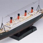 Academy MODELO PARA ARMAR A ESCALA 1/700 R.M.S. TITANIC CON ILUMINACION LED