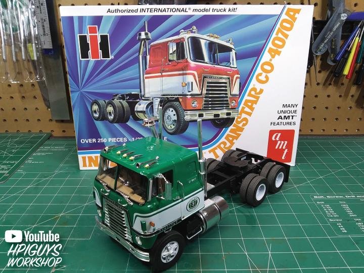 MODELO PARA ARMAR A ESCALA DE AMT INTERNATIONAL TRANSTAR CO-4070A SEMI TRACTOR (CABEZAL)