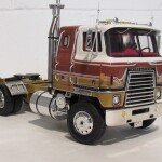 MODELO PARA ARMAR A ESCALA DE AMT INTERNATIONAL TRANSTAR CO-4070A SEMI TRACTOR (CABEZAL)