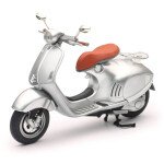 MOTO A ESCALA 1/12 New Ray Vespa 946
